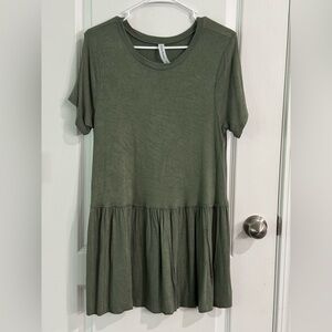 Like New - Womens Ruffle Bottom Top M